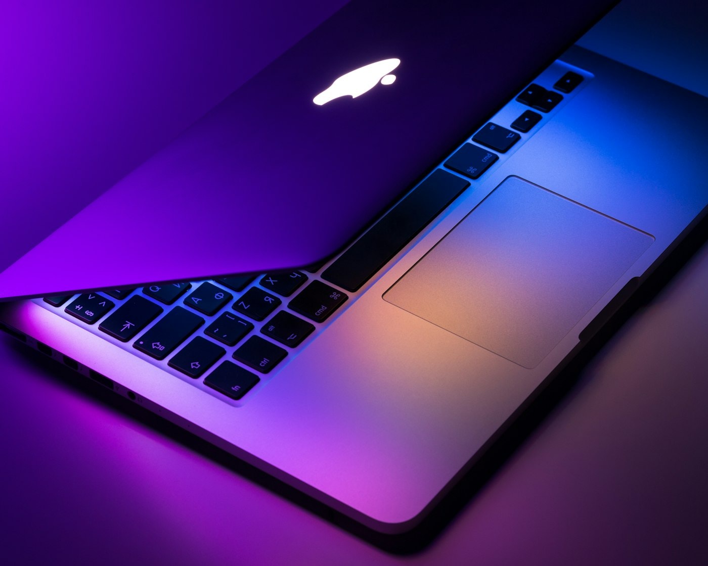 Apex 16 Pro laptop